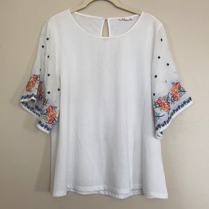 THML - white tee w/ embroidered sleeve